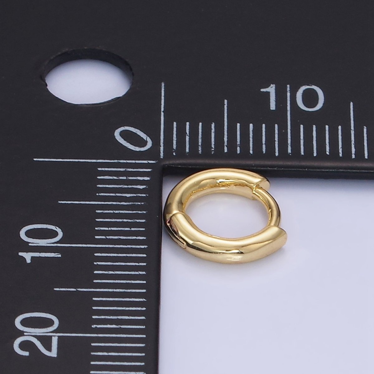 14K Gold Filled 10mm Minimalist Huggie Earring in Gold & Silver | Q028 Q029
