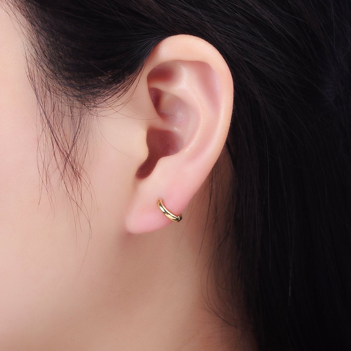 14K Gold Filled 10mm Minimalist Huggie Earring in Gold & Silver | Q028 Q029