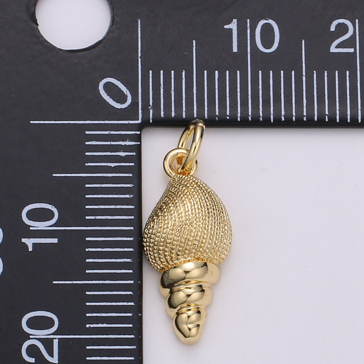 14K Gold Filled 18mm Dotted Clam Shell Minimalist Charm | D195 - DLUXCA