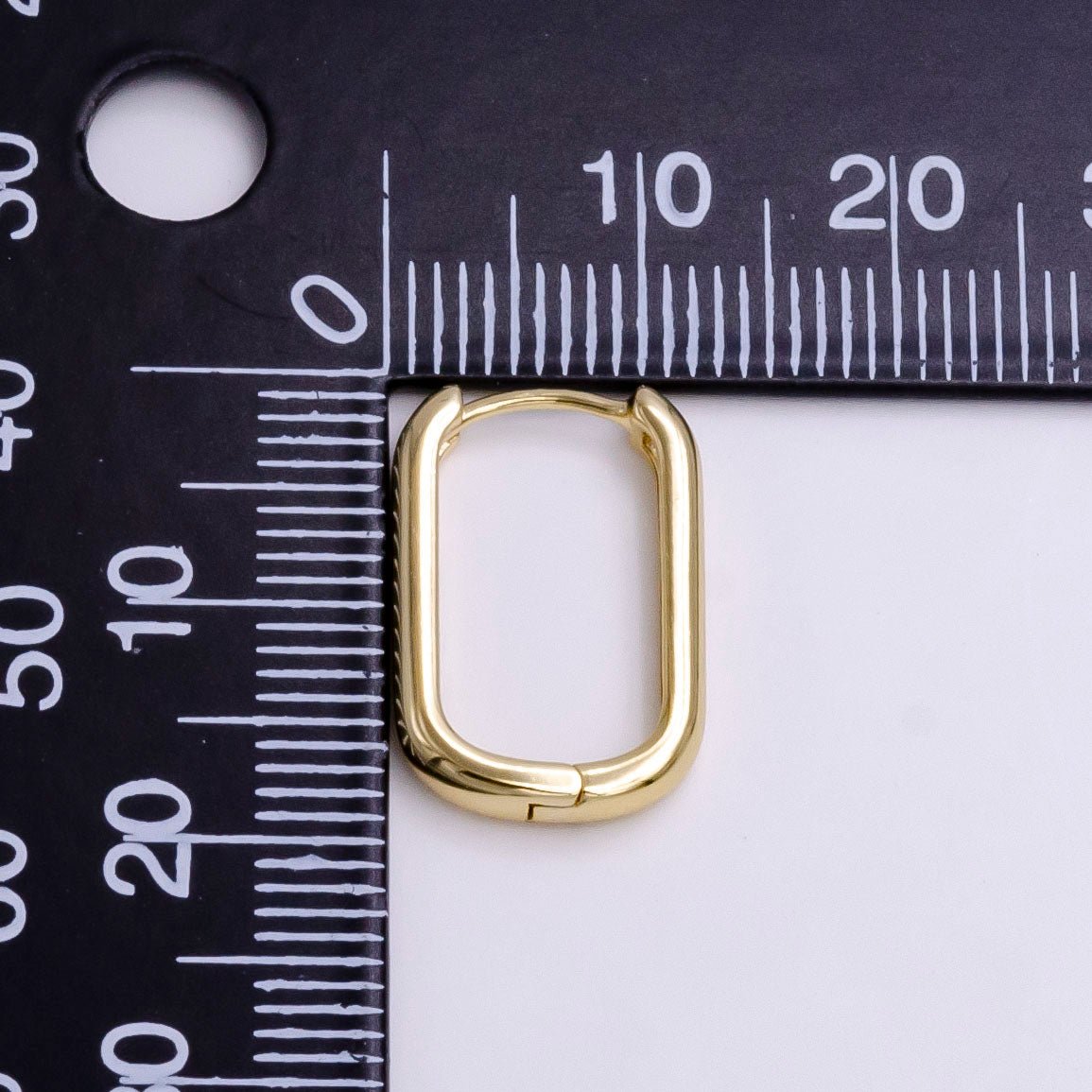 14K Gold Filled 18mm Oblong Minimalist Huggie Hoop Earrings | AE1101