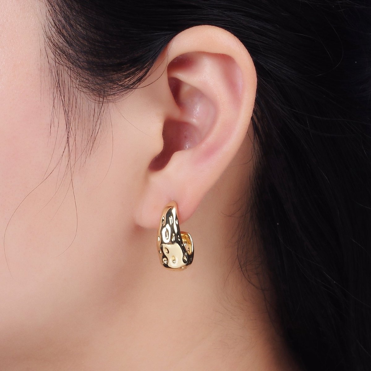 14K Gold Filled 20mm Dotted Hammered Dome J-Shaped Hoop Earrings | V286 - DLUXCA