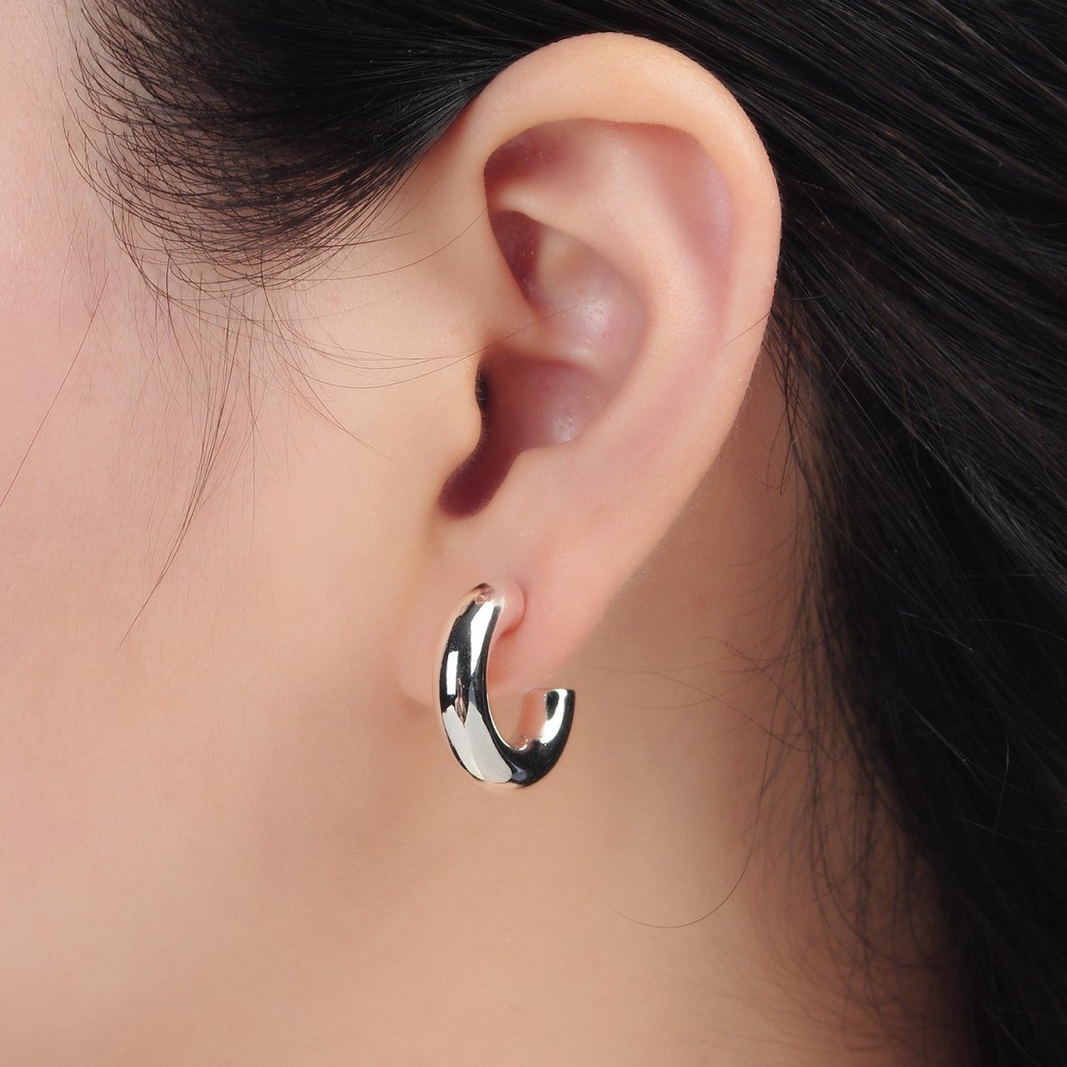 20mm Lightweight Minimalist C-Shaped Hoop Earrings in Gold & Silver | AD707 AD708