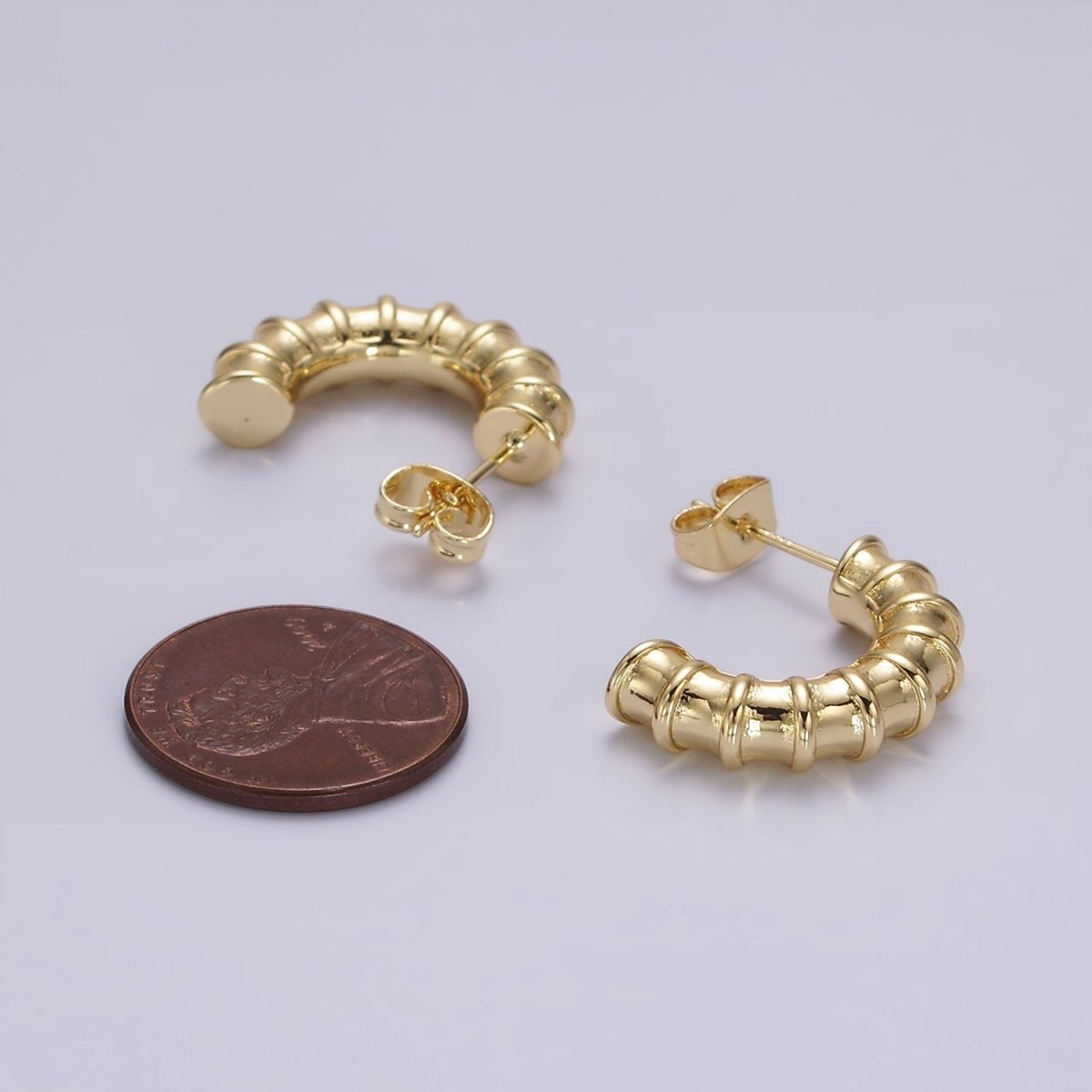 14K Gold Filled 20mm Multiple Lined Minimalist C-Shaped Hoop Earrings | AE172