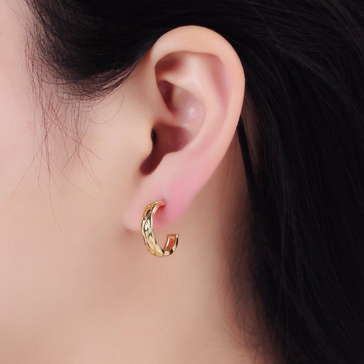 14K Gold Filled 20mm Quilted C-Shaped Hoop Earrings in Gold & Silver | AB1334 AB1335