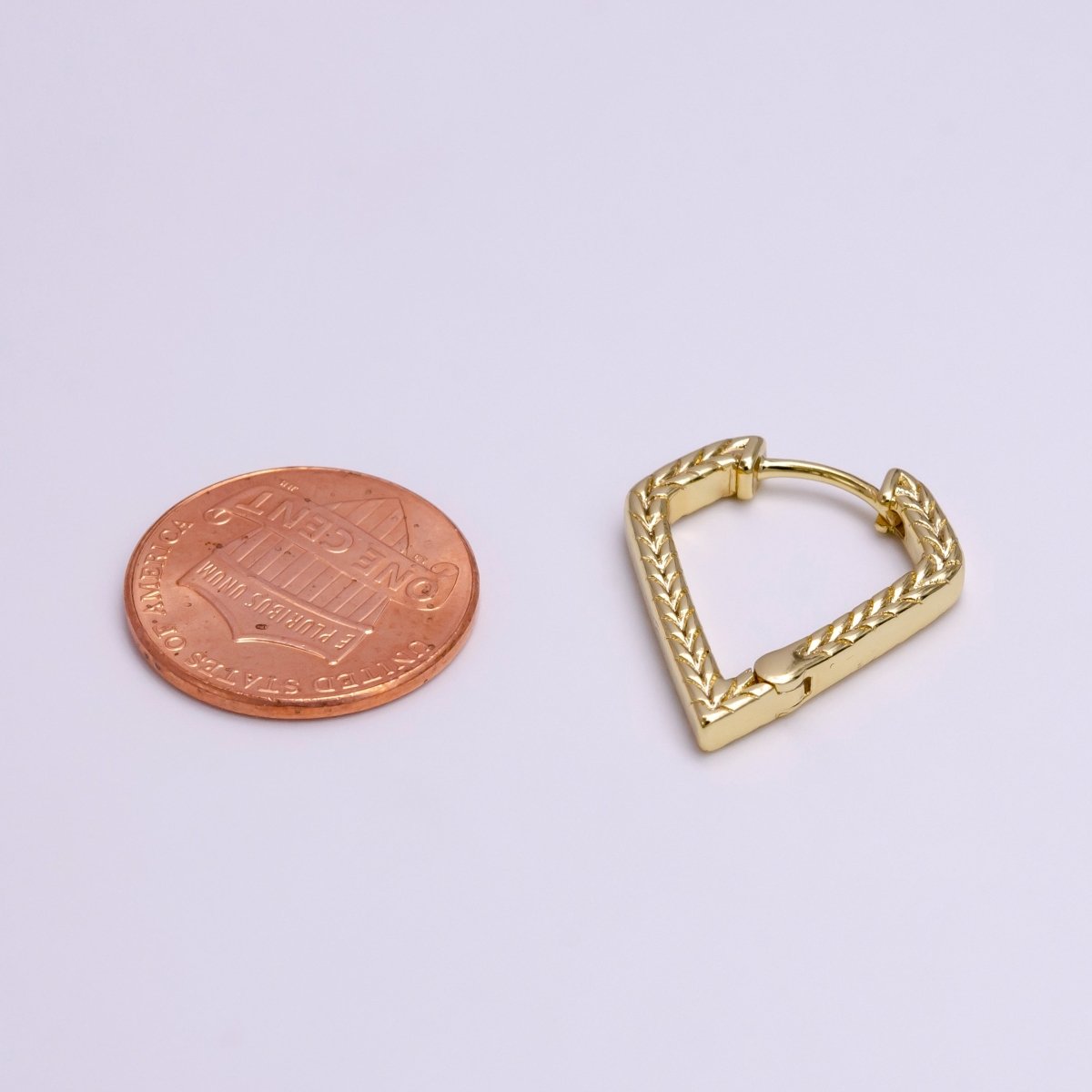 14K Gold Filled 22.5mm Wheat V Line-Textured Triangle Hoop Earrings | AD1087 - DLUXCA