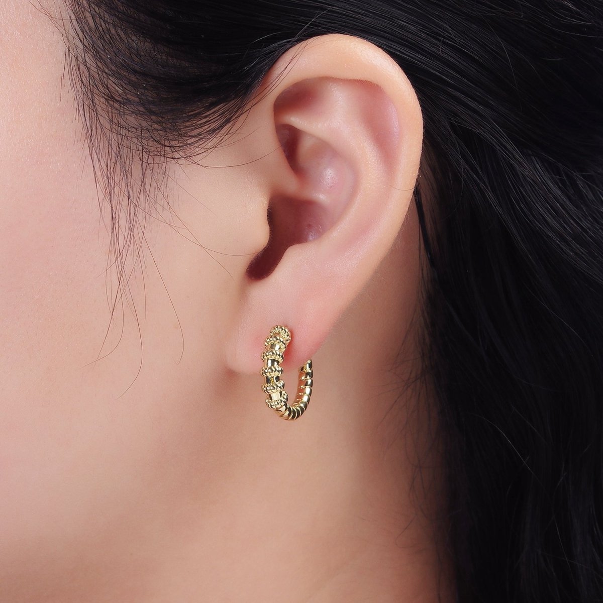 14K Gold Filled 23mm Twisted Croissant Lined C-Shaped Hoop Earrings | AE173 - DLUXCA