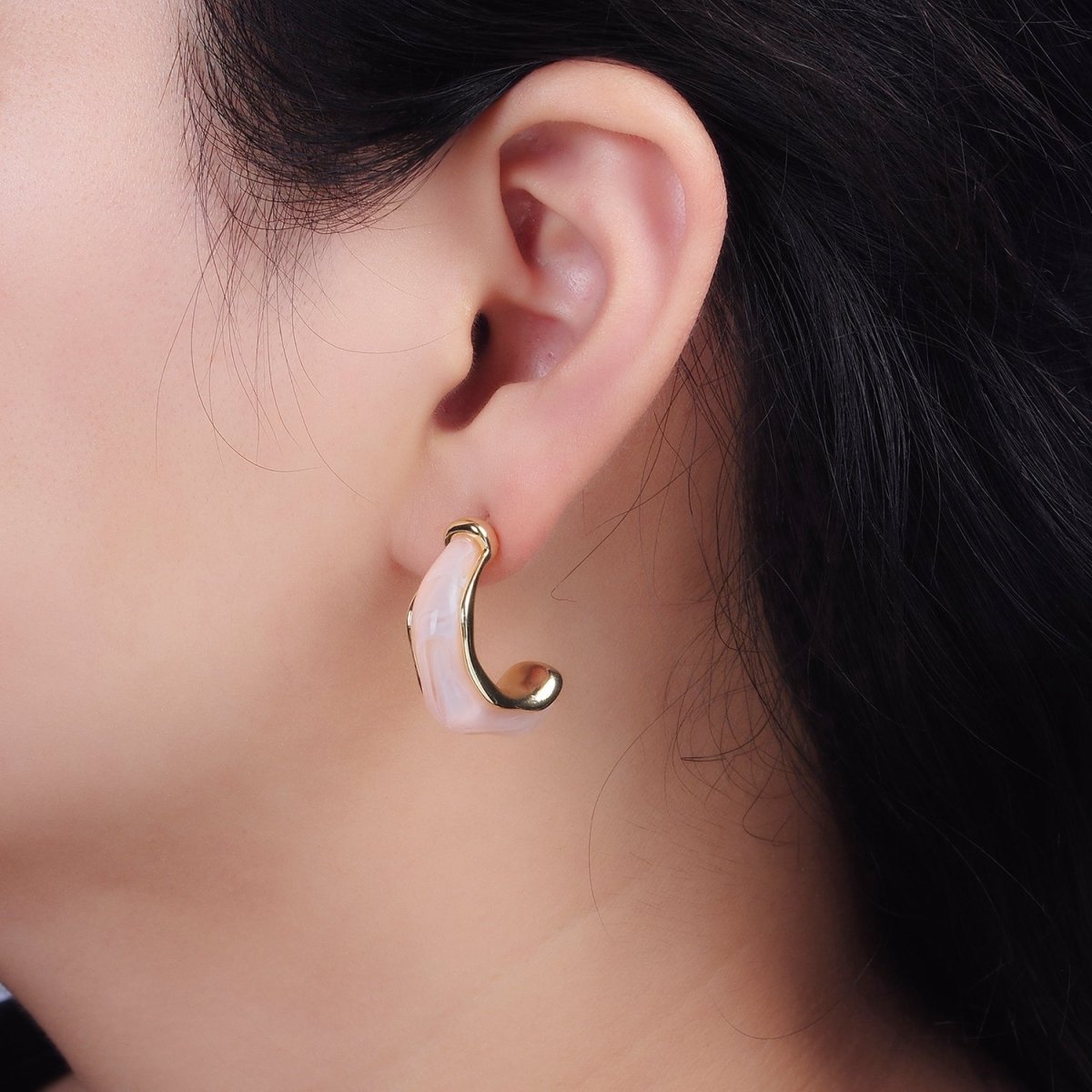 14K Gold Filled 25mm Green, Cream, Pink, Brown C-Shaped Resin Hoop Earrings | AE157