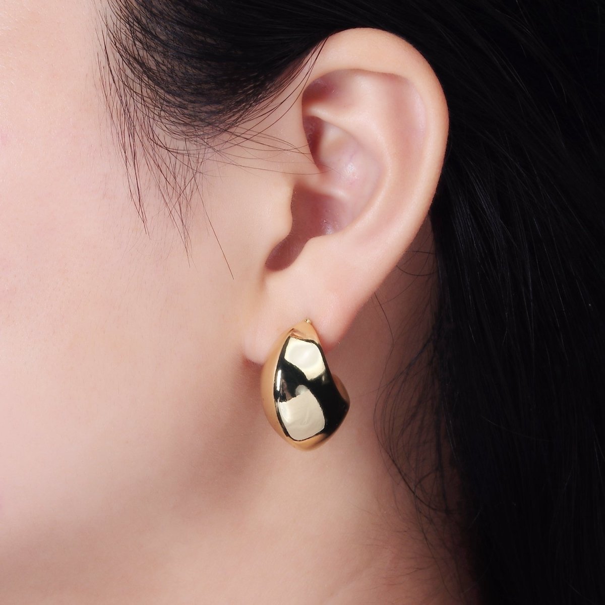 14K Gold Filled 28mm Edged Chubby C-Shaped Hoop Earrings | AE332 - DLUXCA