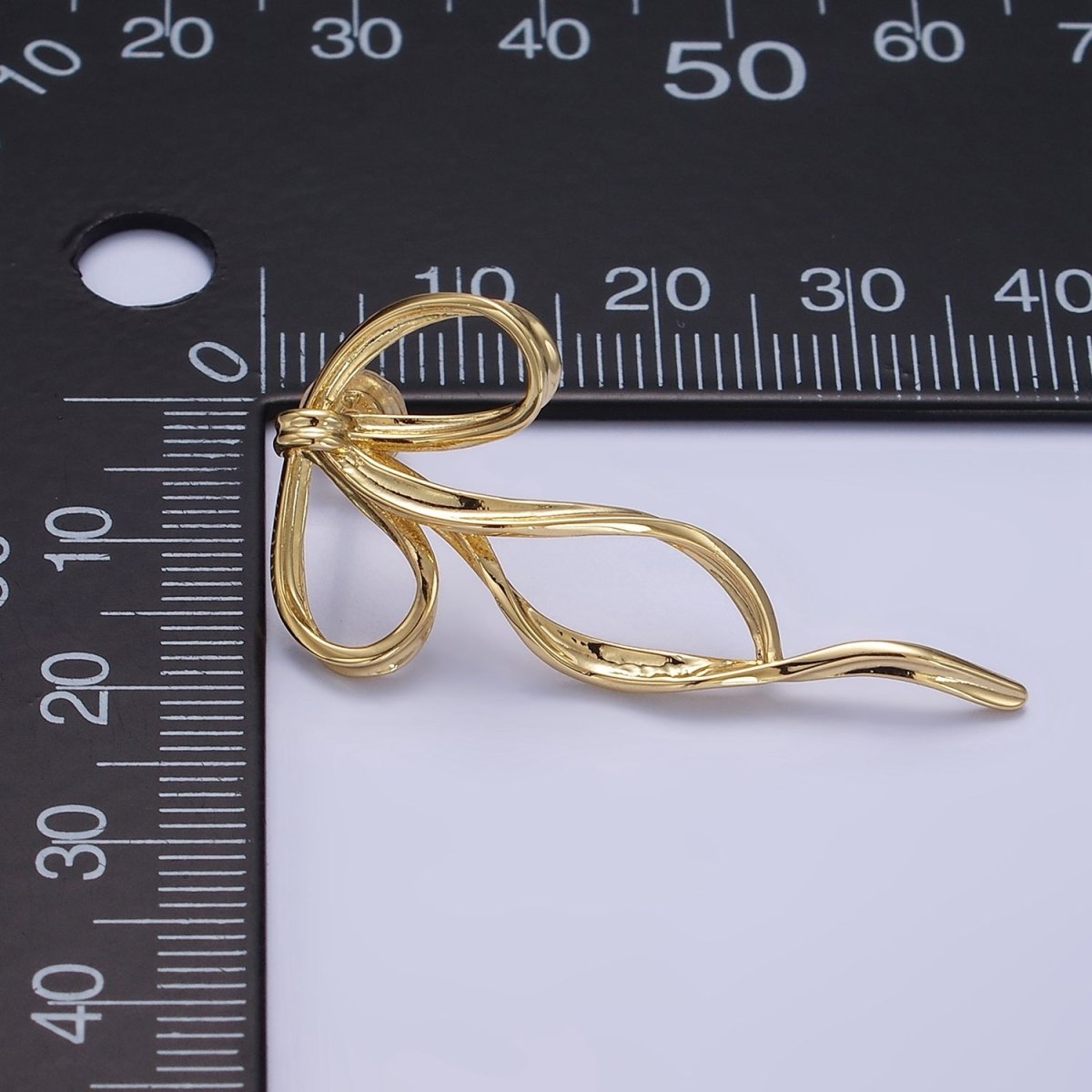 14K Gold Filled Curved Tied Ribbon Bow Stud Earrings in Gold & Silver | Q170 Q171
