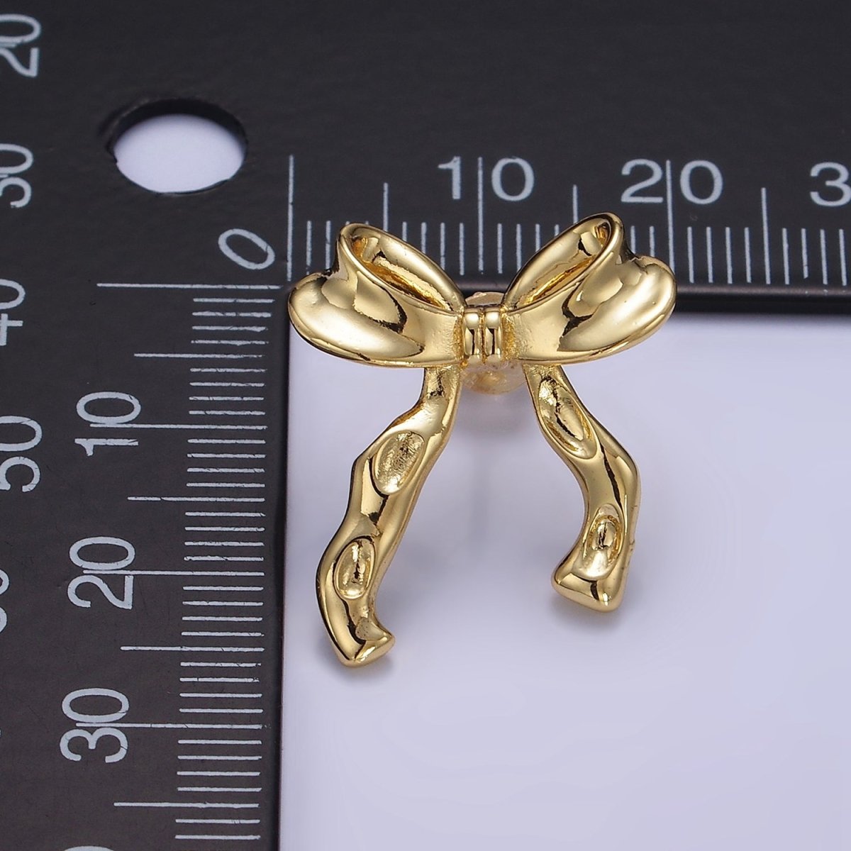 14K Gold Filled Hammered Ribbon Stud Earrings in Gold & Silver | Q099 Q100