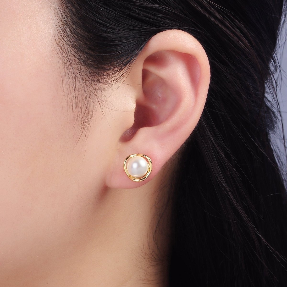 14K Gold Filled Iridescent Pearl Multiple Band Stud Earrings in Gold & Silver | Q034 Q035