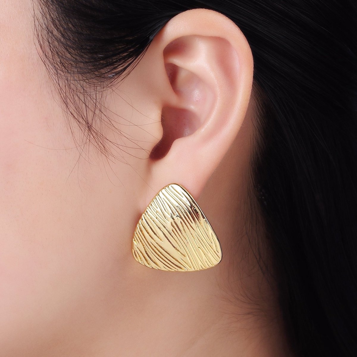 14K Gold Filled Line-Textured Triangle Stud Earrings in Gold & Silver | P470 P471 P481 AB1403