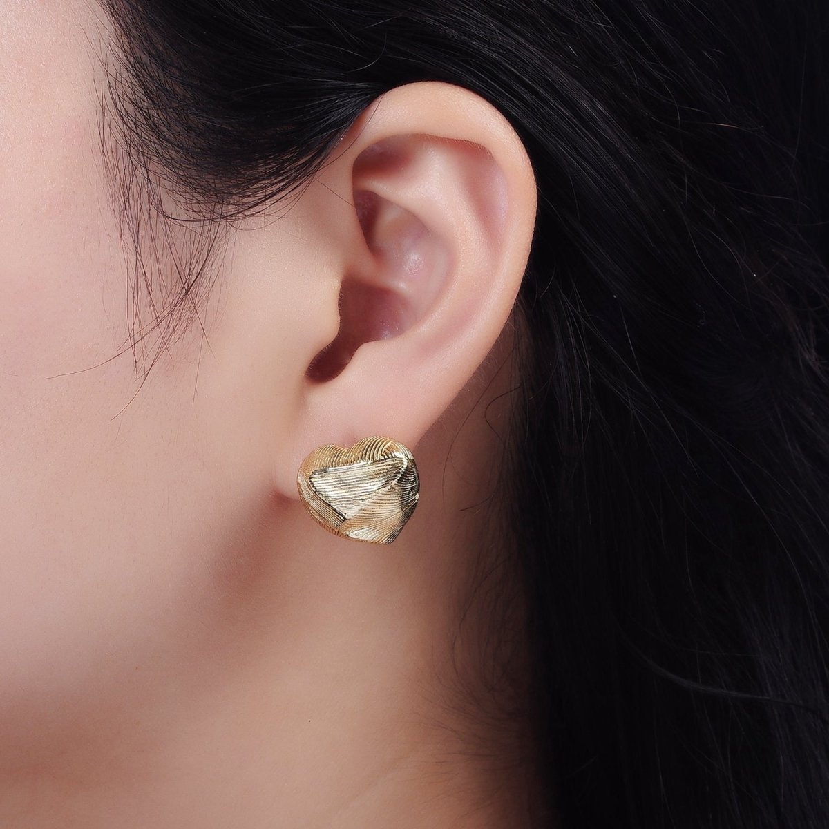 14K Gold Filled Lined Geometric Heart Dome C-Shaped Hoop Earrings | V458