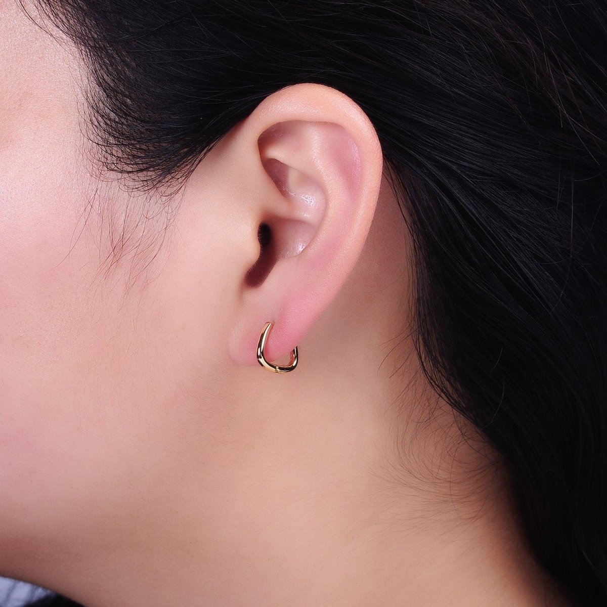 16K Gold Filled 11.5mm Triangle Minimalist Cartilage Huggie Earrings in Gold & Silver | AB825 AD823