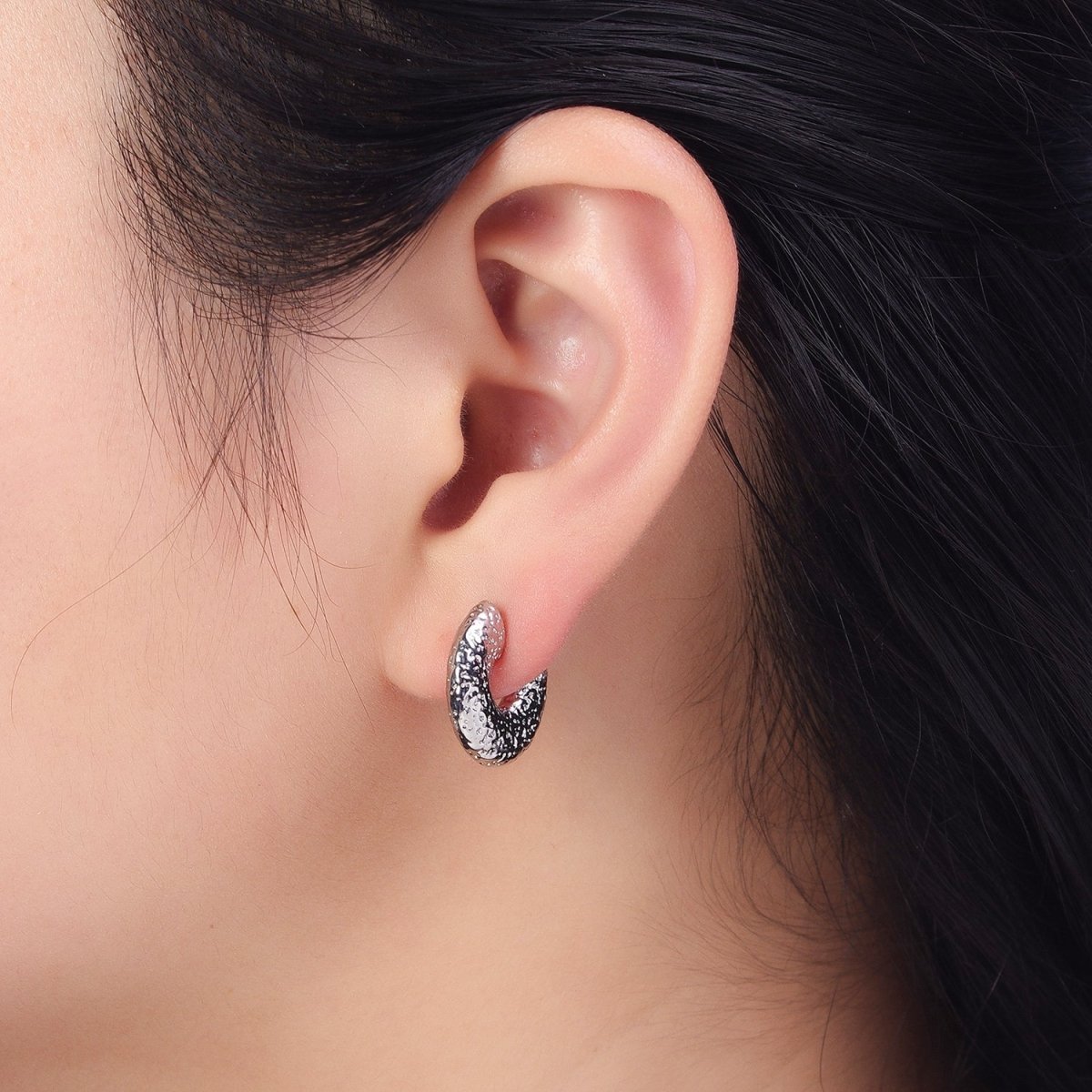 17mm Hammered C-Shaped Textured Chubby Hoop Earrings in Gold & Silver | AB047 AB048