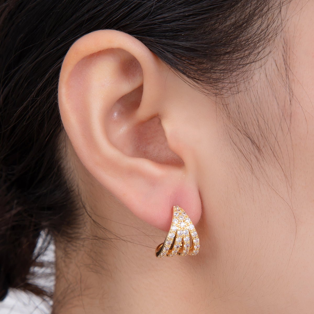 18K Gold Filled 20mm Micro Paved CZ Claw C - Shaped Hoop Earrings | AI349 - DLUXCA