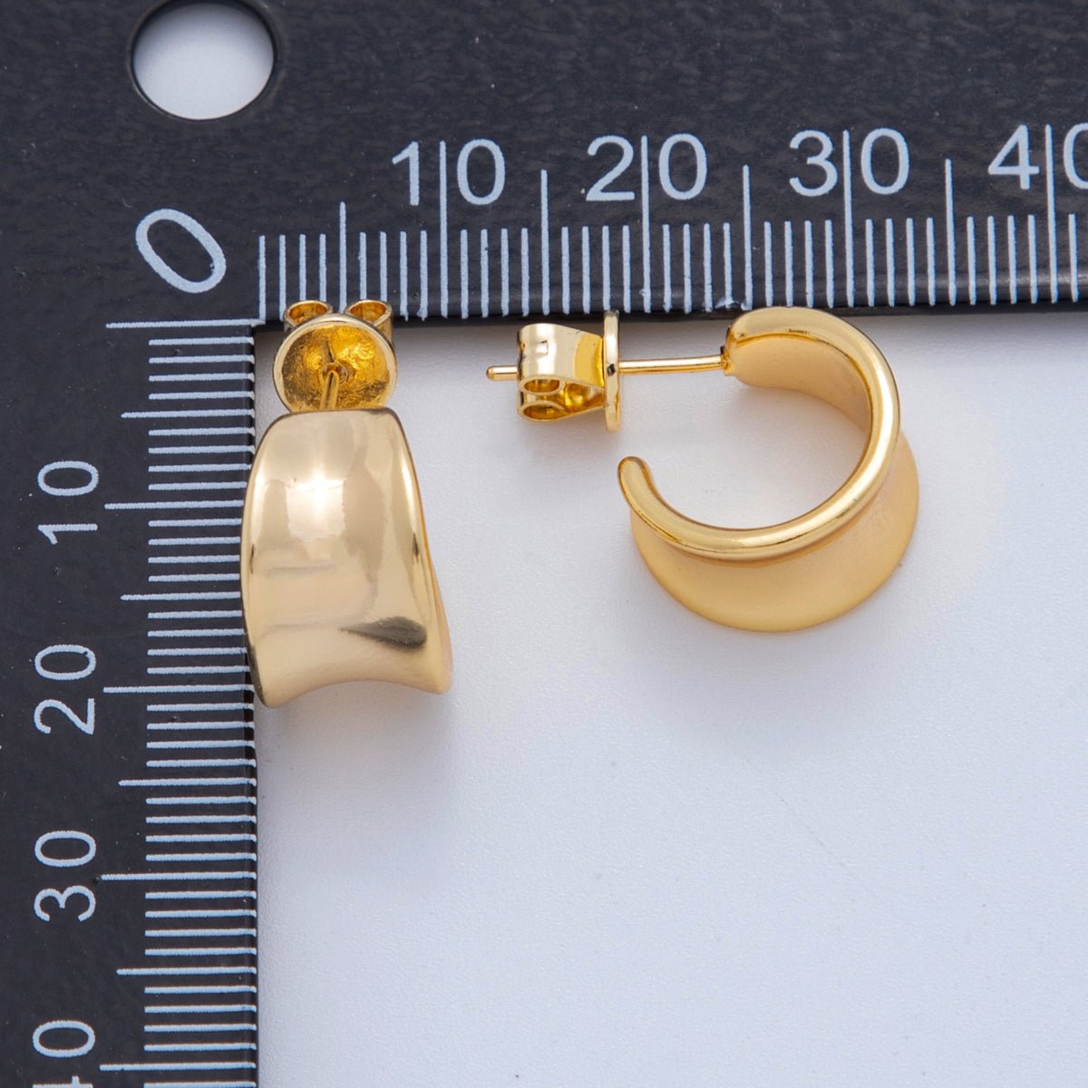 18K Gold Filled Curved Wide Band C - Shaped Hoop Earrings | AI369 - DLUXCA