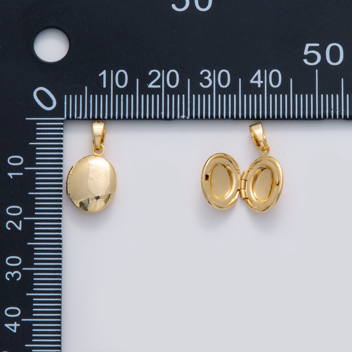 18K Gold Filled Minimalist Oval Locket Pendant | AH690 - DLUXCA