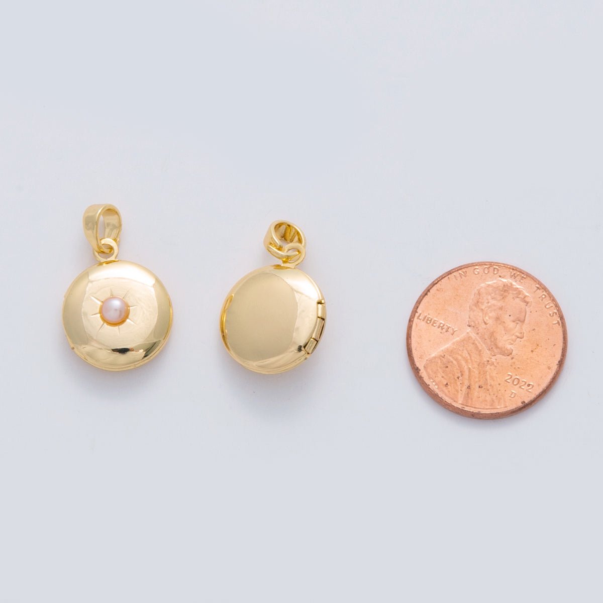 18K Gold Filled Shell Pearl Celestial Sun Round Locket Pendant | AH687 - DLUXCA