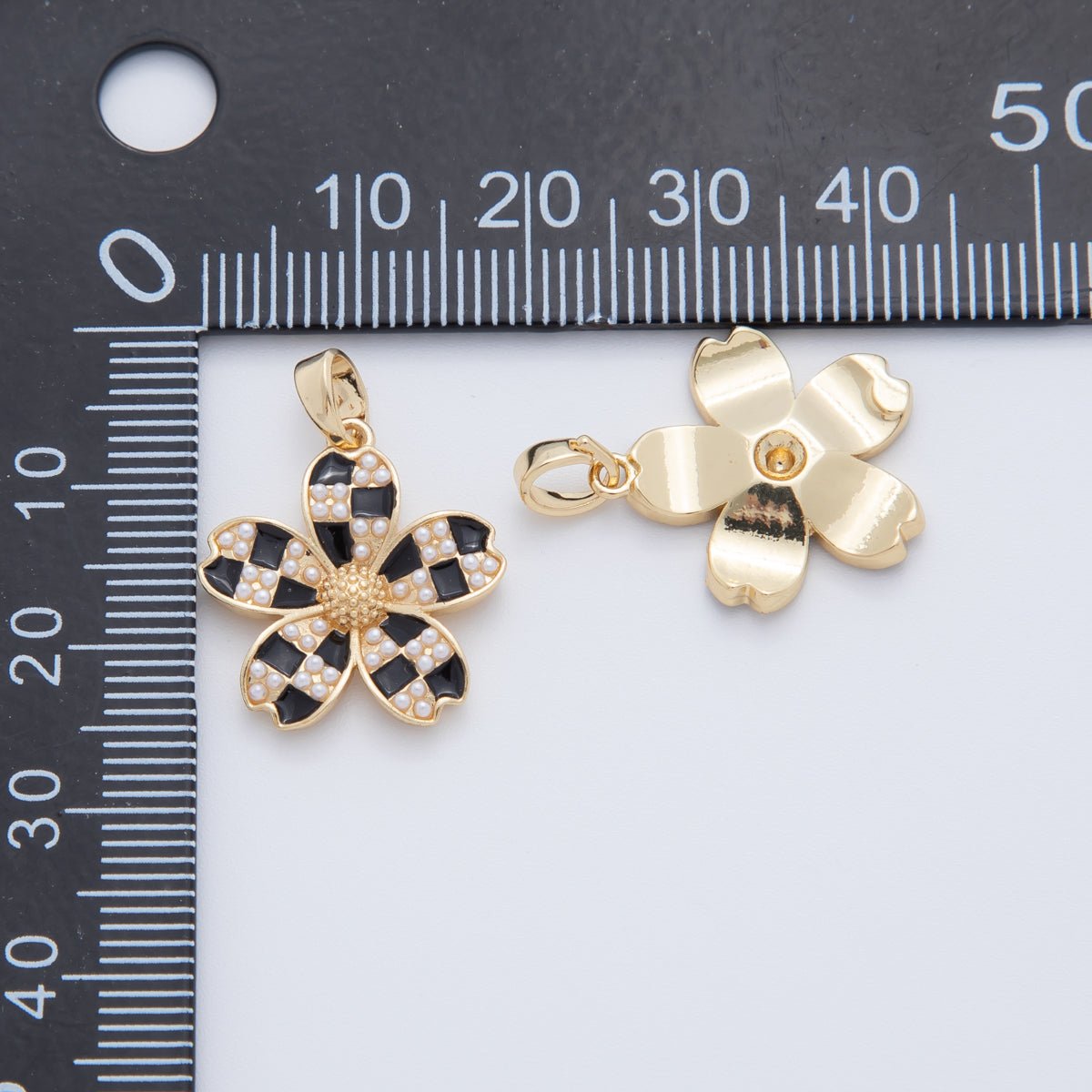 18K Gold Filled Shell Pearl Checkered Flower Pendant | AH763 - DLUXCA