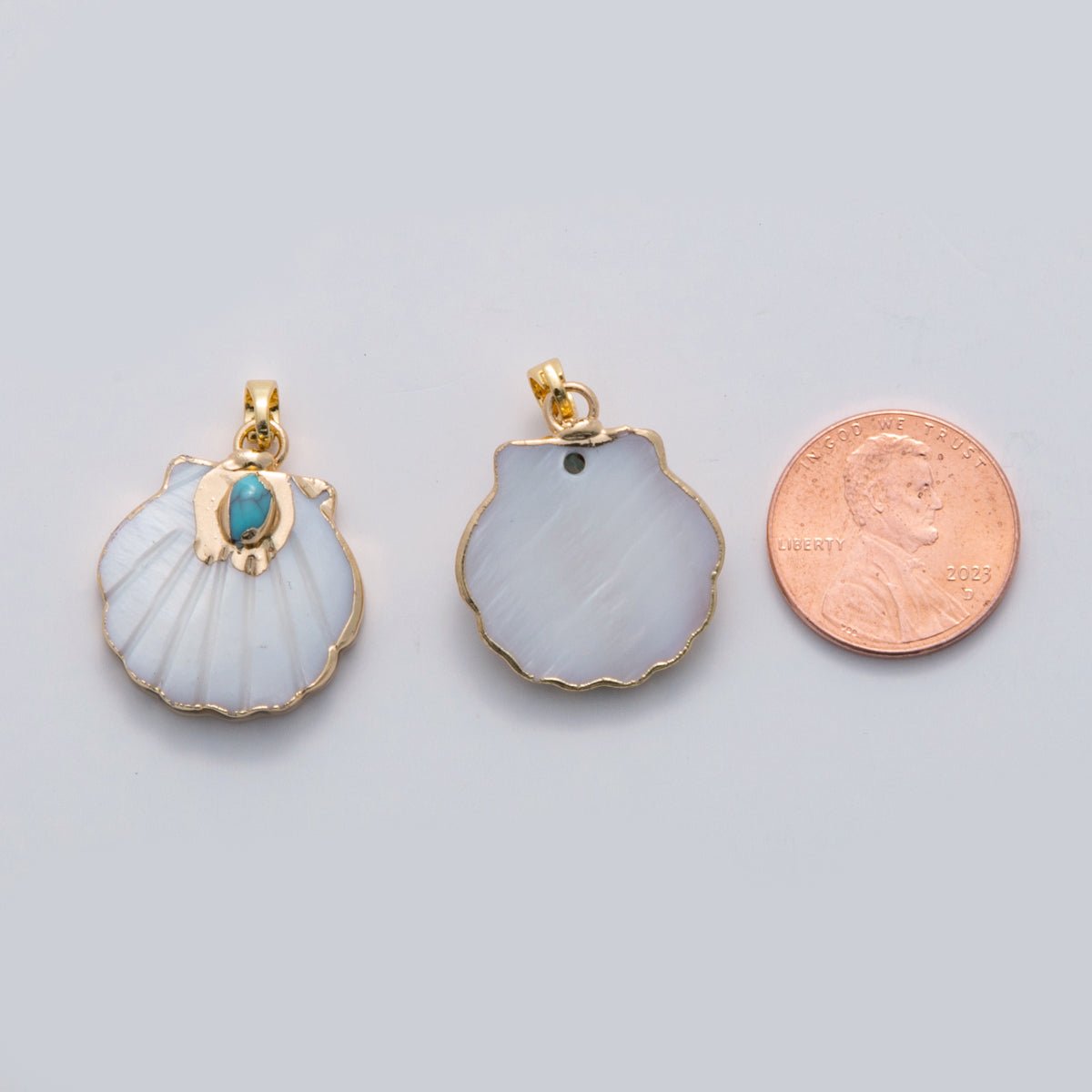 18K Gold Filled Turquoise Shell Pearl Sea Clam Shell Pendant | AH699 - DLUXCA
