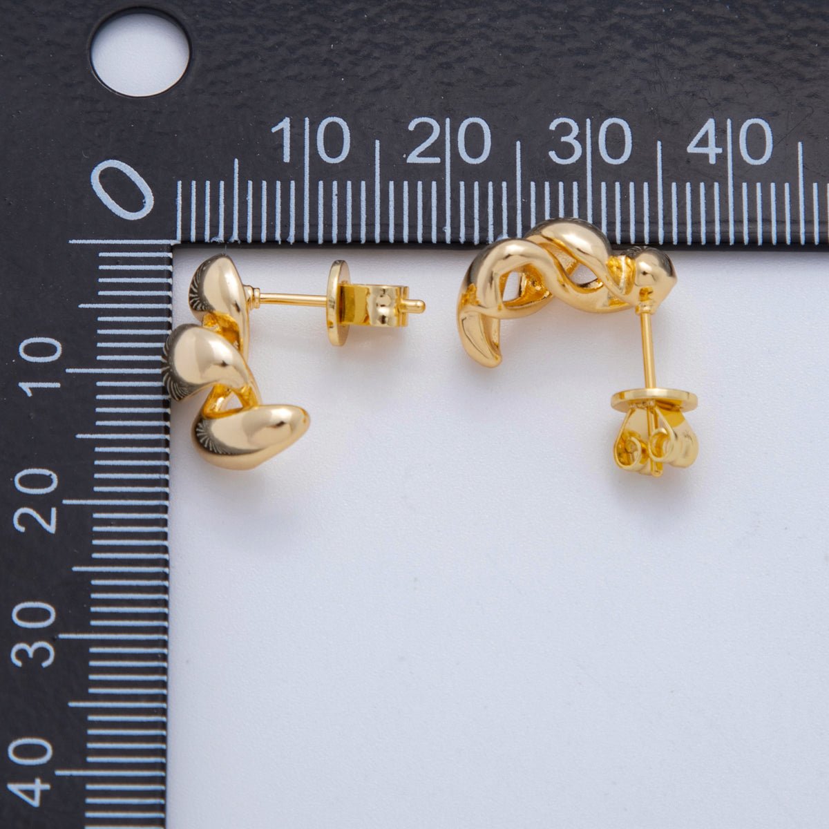 18K Gold Filled Twisted Croissant Stud Earrings | AI370 - DLUXCA