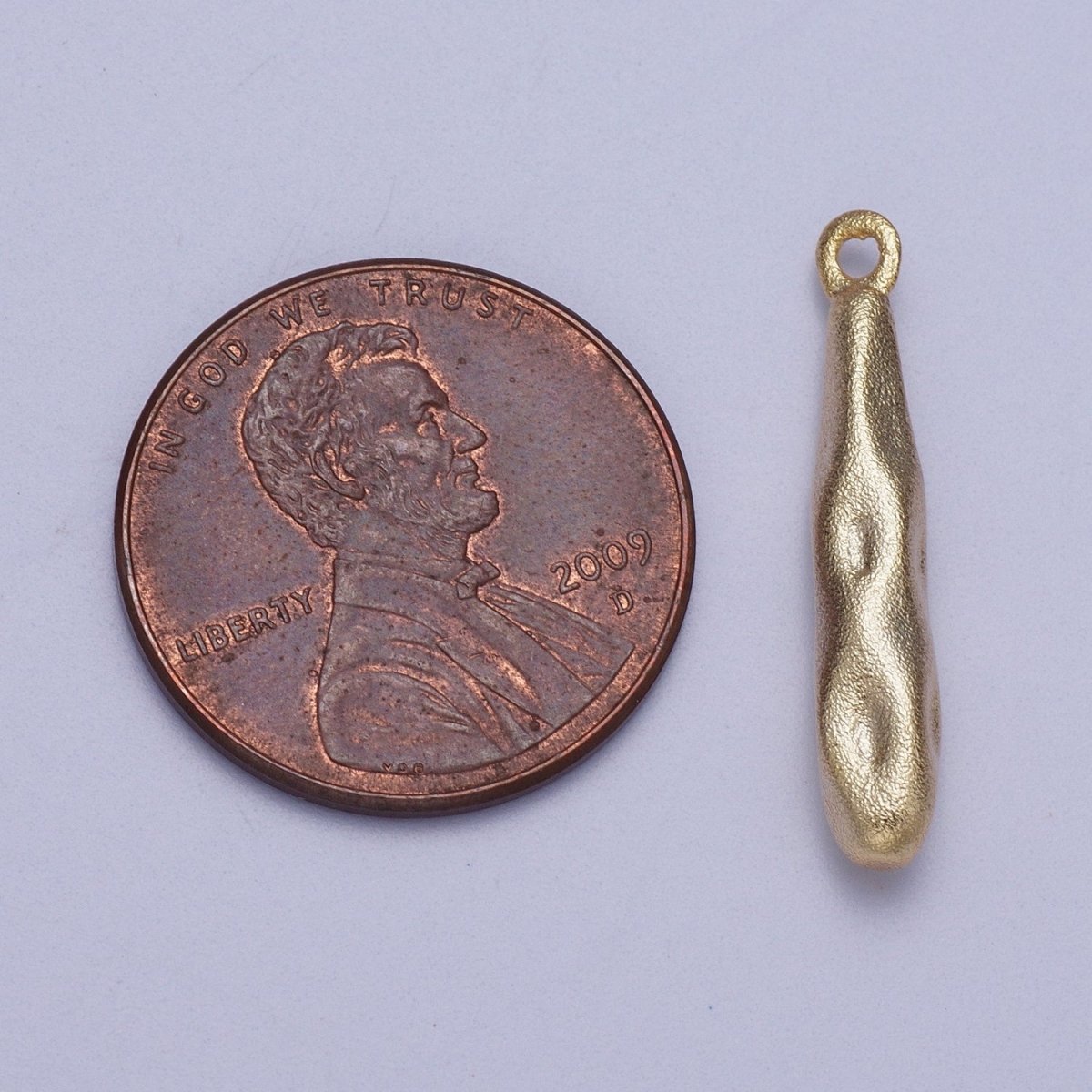 20 Pieces Gold Hammered Long Club Charm | D-574 - DLUXCA