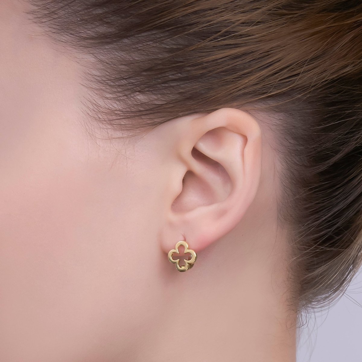 24K Gold Filled 11.5mm Open Clover Minimalist Cartilage Huggie Earrings | T530 - DLUXCA