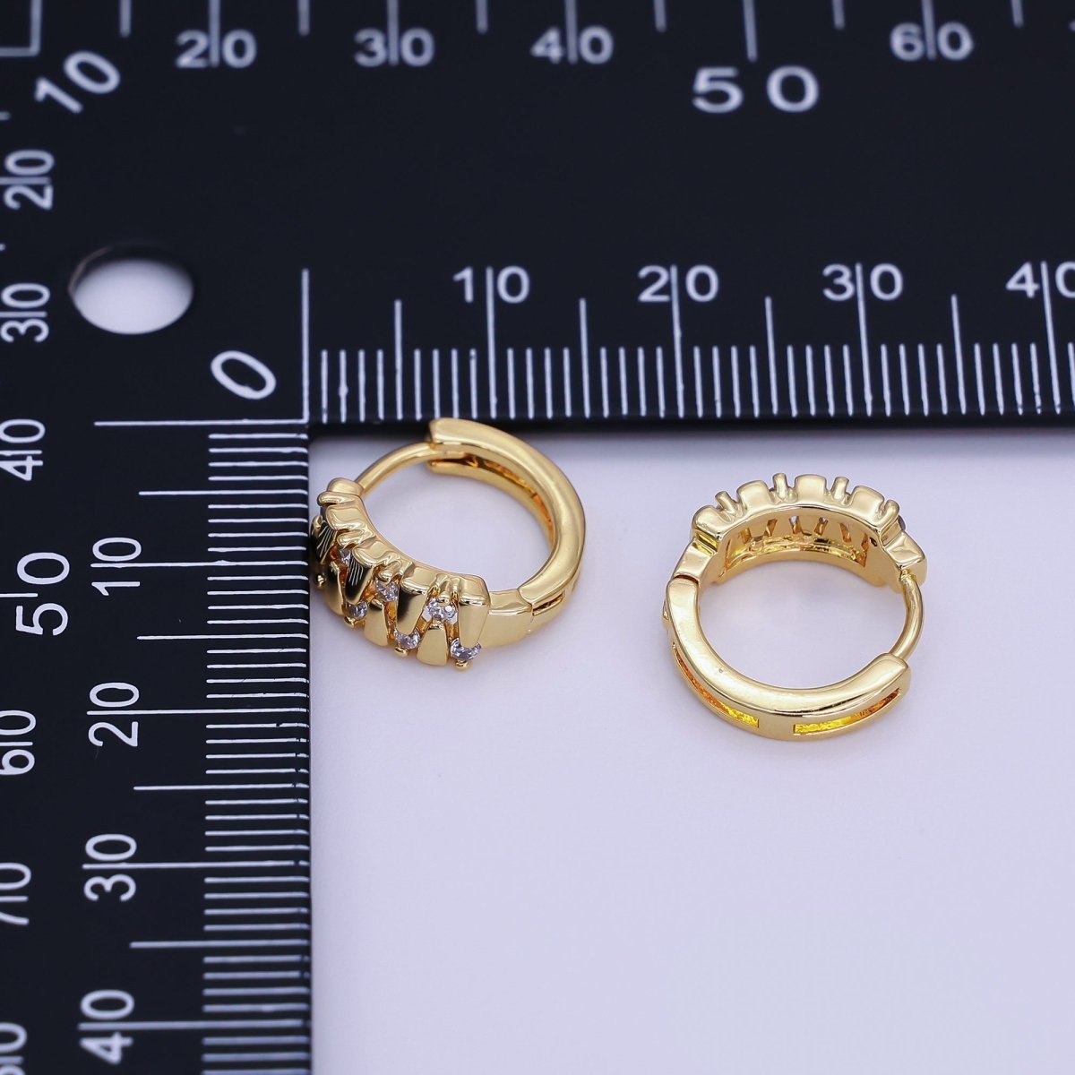 24K Gold Filled 13.5mm CZ Lined Quilted Cartilage Huggie Earrings | T518 - DLUXCA