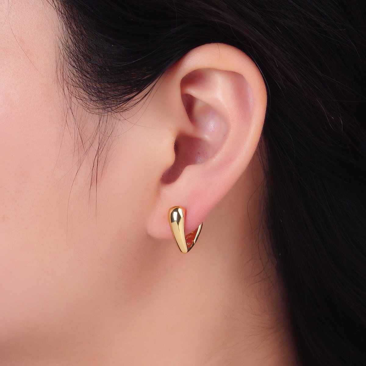 24K Gold Filled 15mm Minimalist Band Triangle Cartilage Huggie Earrings | AB737 - DLUXCA