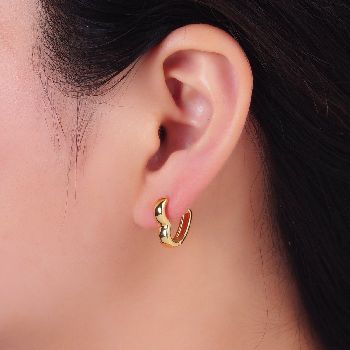 24K Gold Filled 16mm Minimalist Heart Cartilage Huggie Earrings | AB421 - DLUXCA