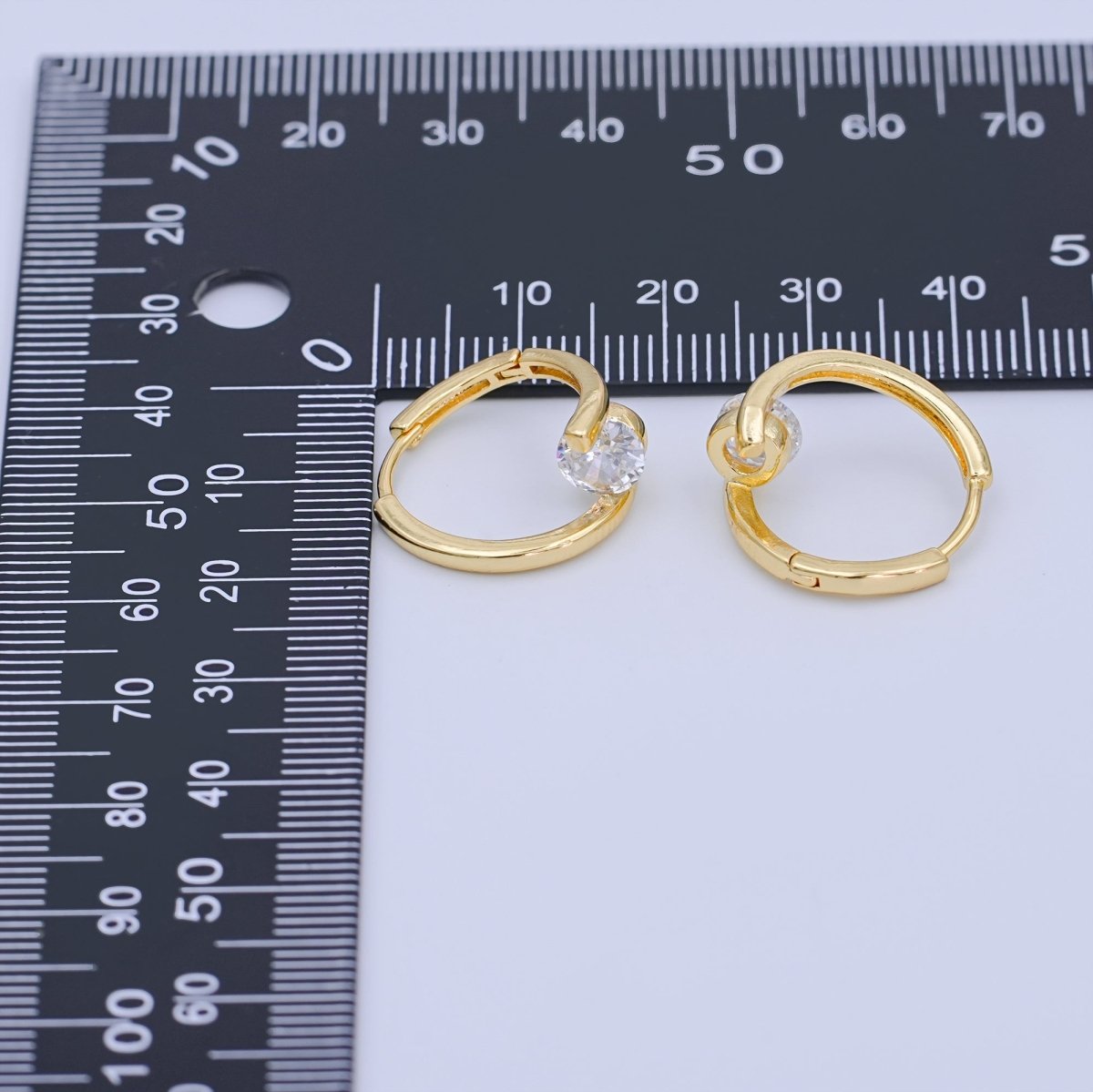 24K Gold Filled 19mm Clear CZ Oblong Hoop Earrings | T398 - DLUXCA