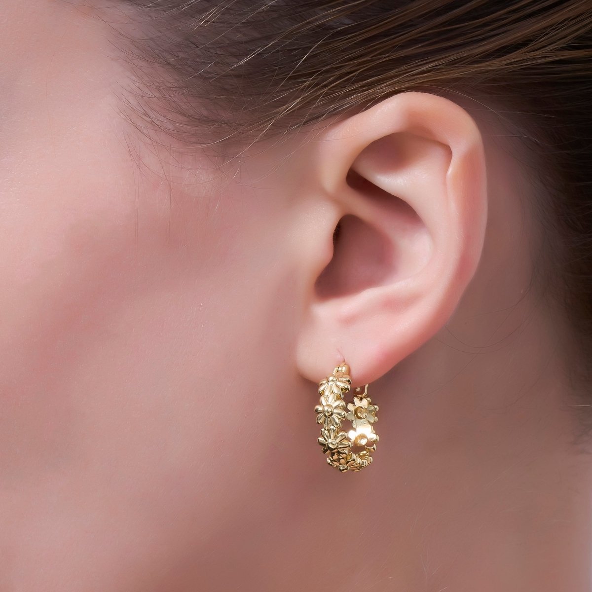 24K Gold Filled 20mm Daisy Flower Latch Hoop Earrings | V533 - DLUXCA