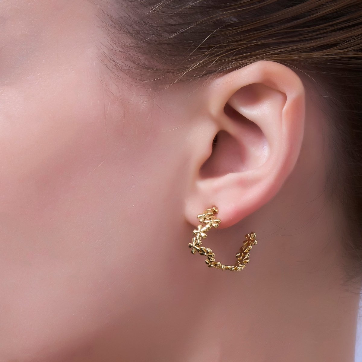 24K Gold Filled 20mm Flower C - Shaped Hoop Earrings | AI436 - DLUXCA