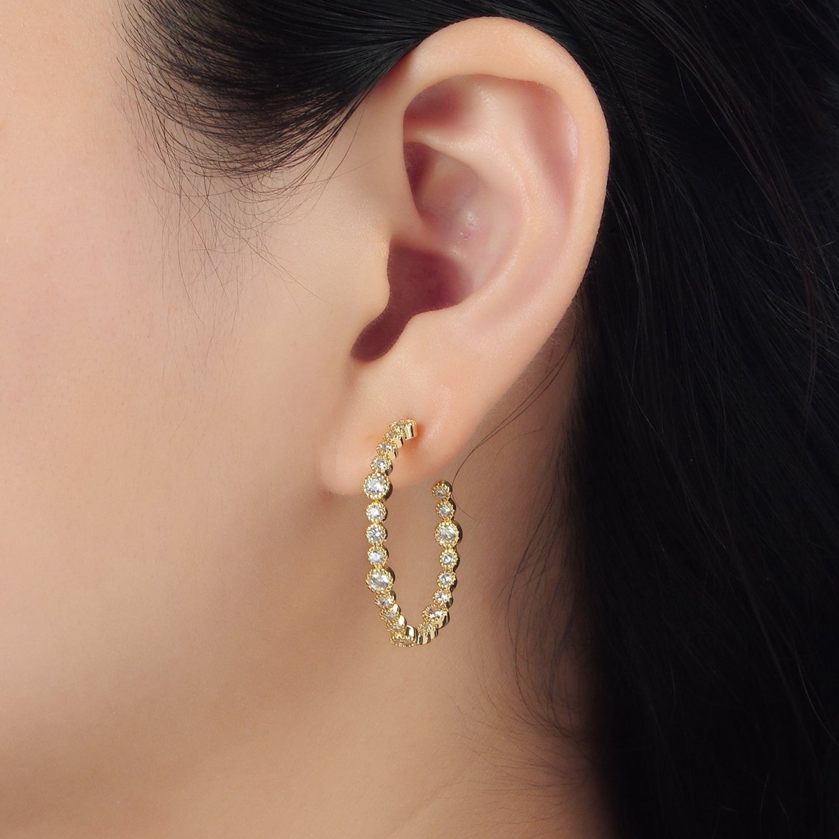 24K Gold Filled 30mm Clear CZ Round Lined C - Shaped Hoop Earrings | AB1261 - DLUXCA