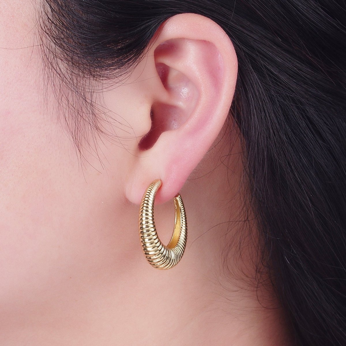24K Gold Filled 30mm Croissant C-Shaped Hoop Earrings in Gold & Silver | P300 P301