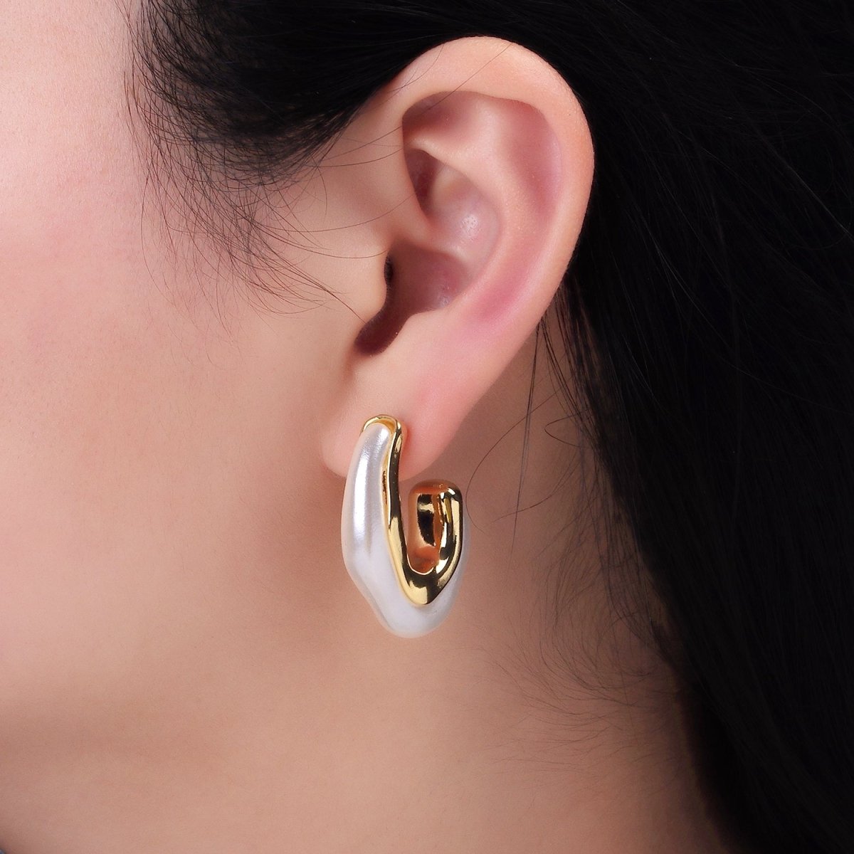 24K Gold Filled 30mm Shell Pearl Geometric J-Shaped Hoop Earrings | Q193 - DLUXCA