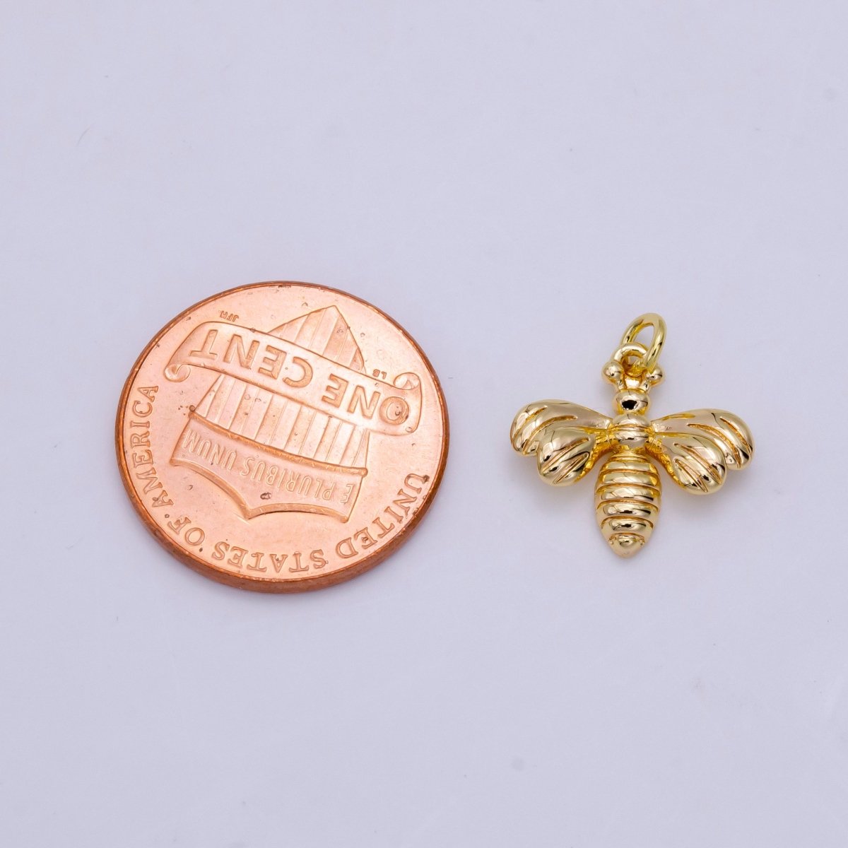 24k Gold Filled Bee Pendant Charm, Insect Bug Pendant Charm, Gold Filled Animal Pendant, For DIY Jewelry C-819 - DLUXCA