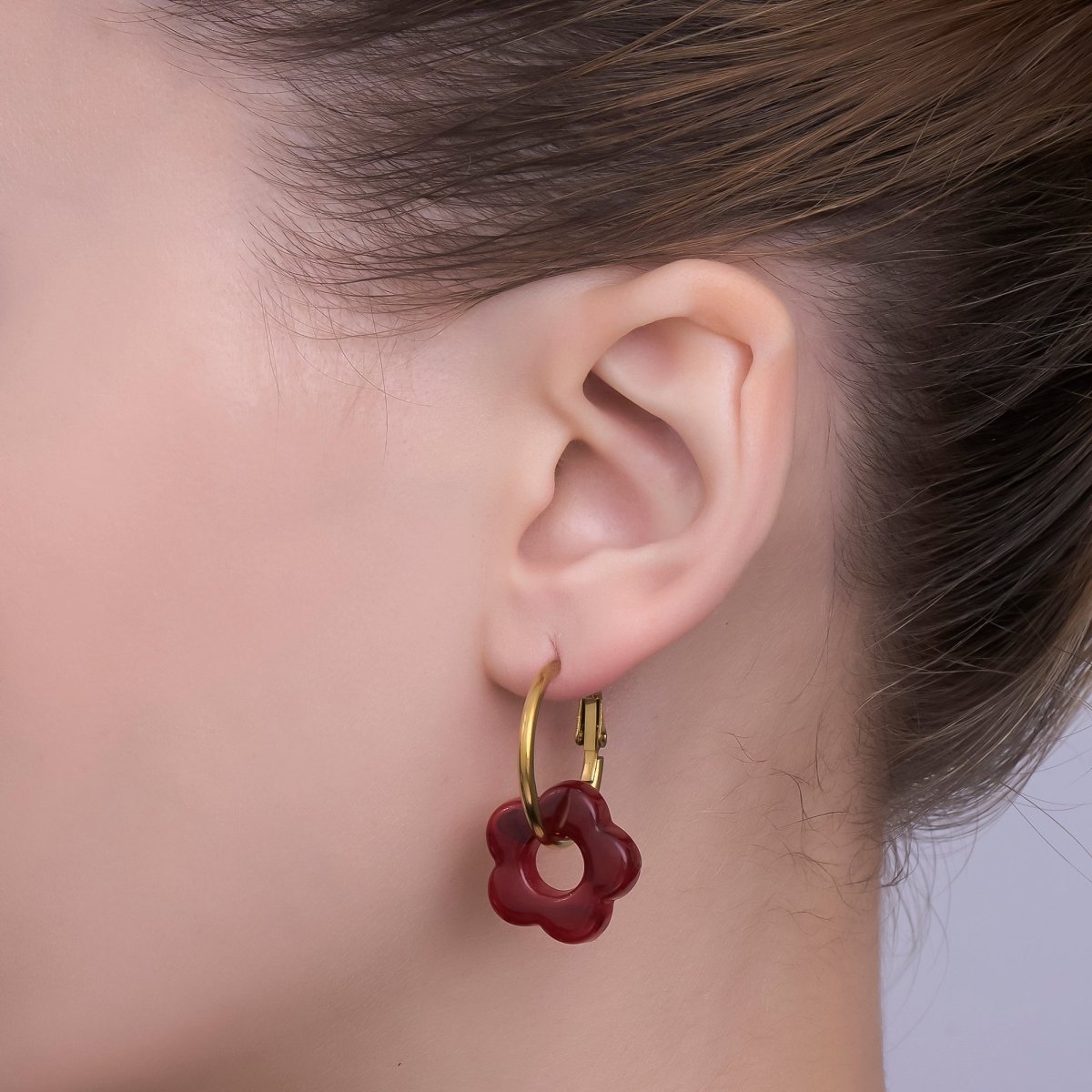 24K Gold Filled Brown - Black Resin Flower 23mm C - Shaped Hinge Hoop Earring | AI539 - DLUXCA