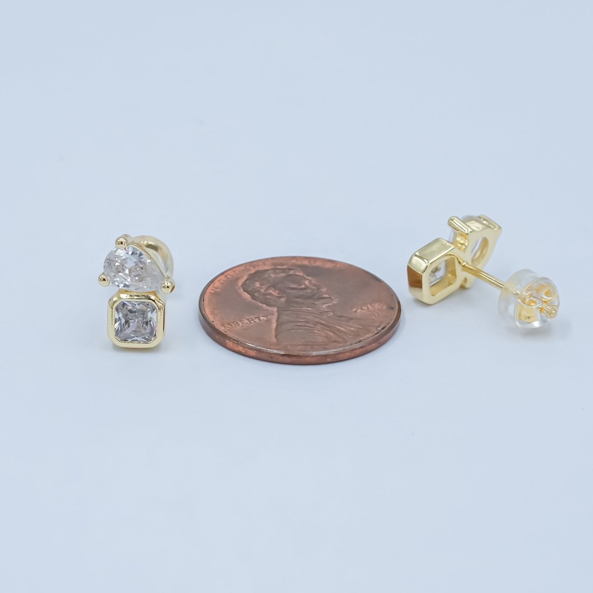 24K Gold Filled Clear CZ Baguette Teardrop Stud Earrings | AB841 - DLUXCA