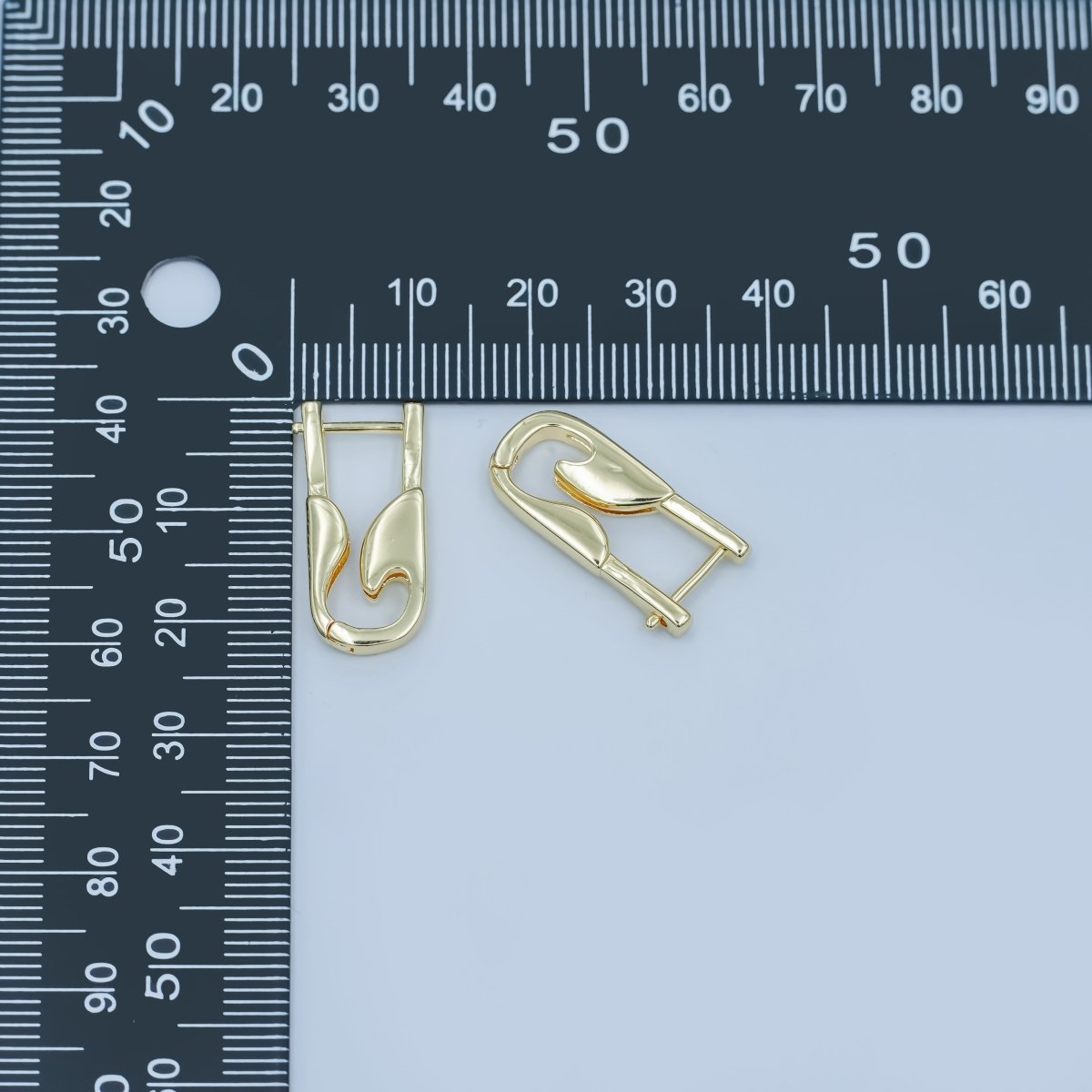 24K Gold Filled Curved Geometric Oblong Hoop Earrings | AE834 - DLUXCA