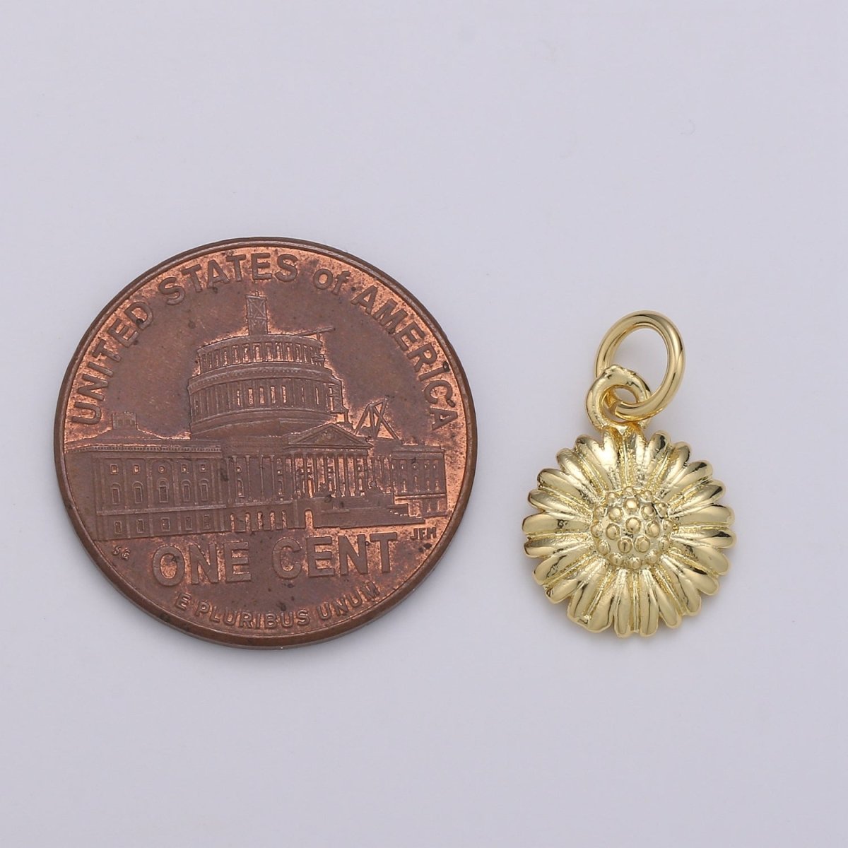24K Gold Filled Daisy Flower Charm D-919 - DLUXCA