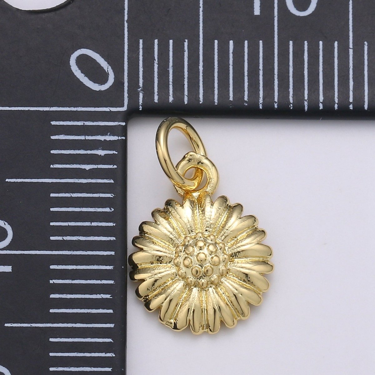 24K Gold Filled Daisy Flower Charm D-919 - DLUXCA