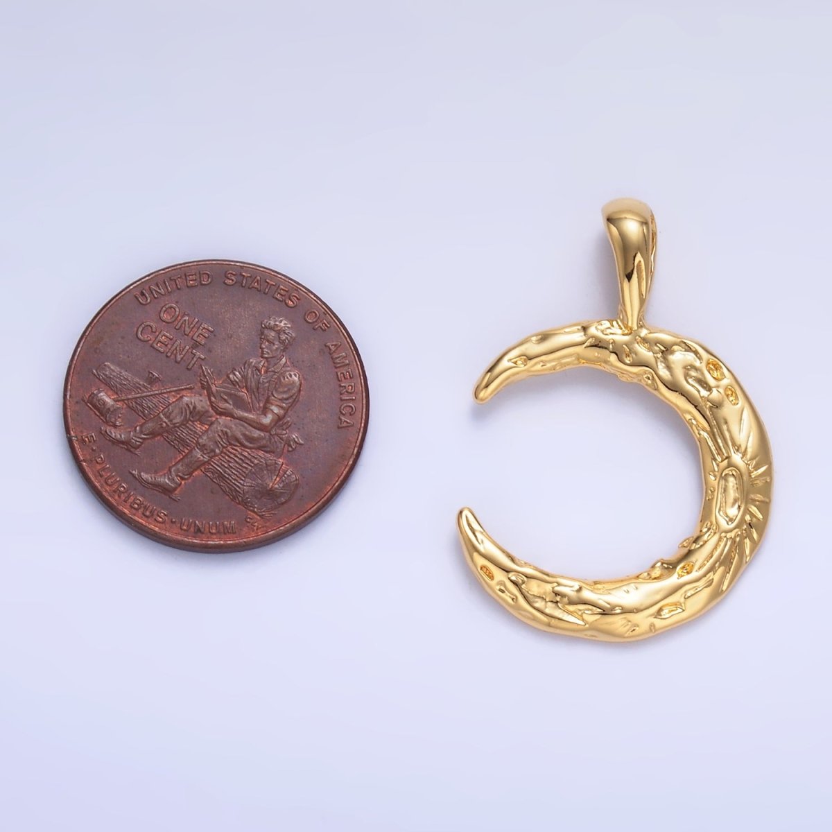 24K Gold Filled Hammered Celestial Crescent Moon Pendant | AA1081