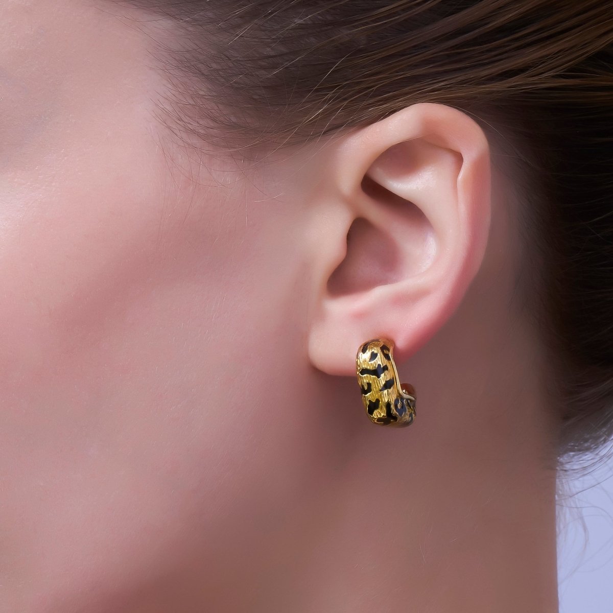 24K Gold Filled Lined Cheetah Print J - Shaped Hoop Earrings | AB784 - DLUXCA