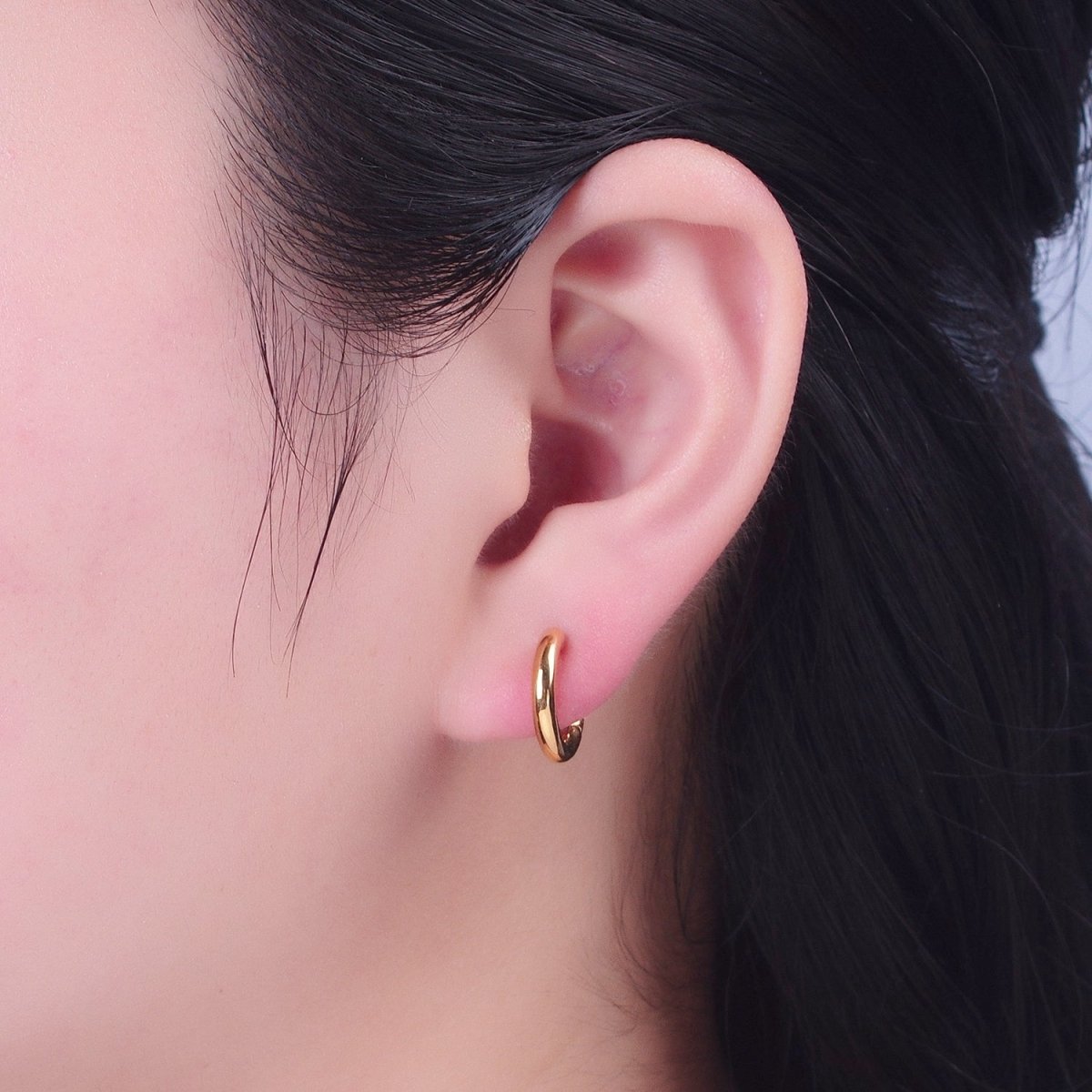 24K Gold Filled Minimalist 13mm / 15mm Huggie Hoop Earrings | P-409