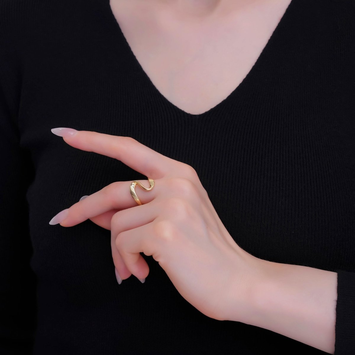 24K Gold Filled Minimalist Curve Wave Band Ring | O822 - DLUXCA