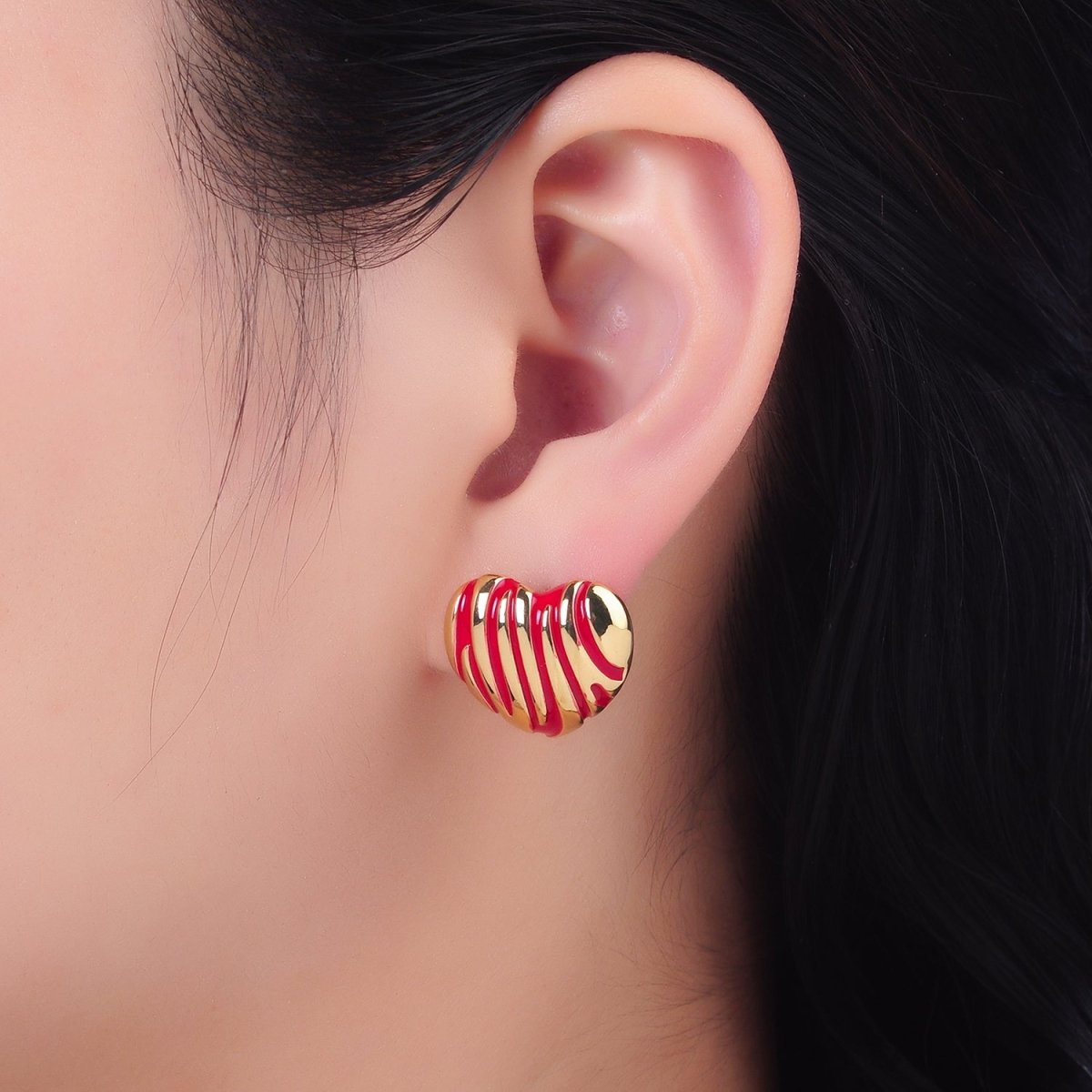 24K Gold Filled Red Enamel Lined Heart Stud Earrings | AB923 - DLUXCA