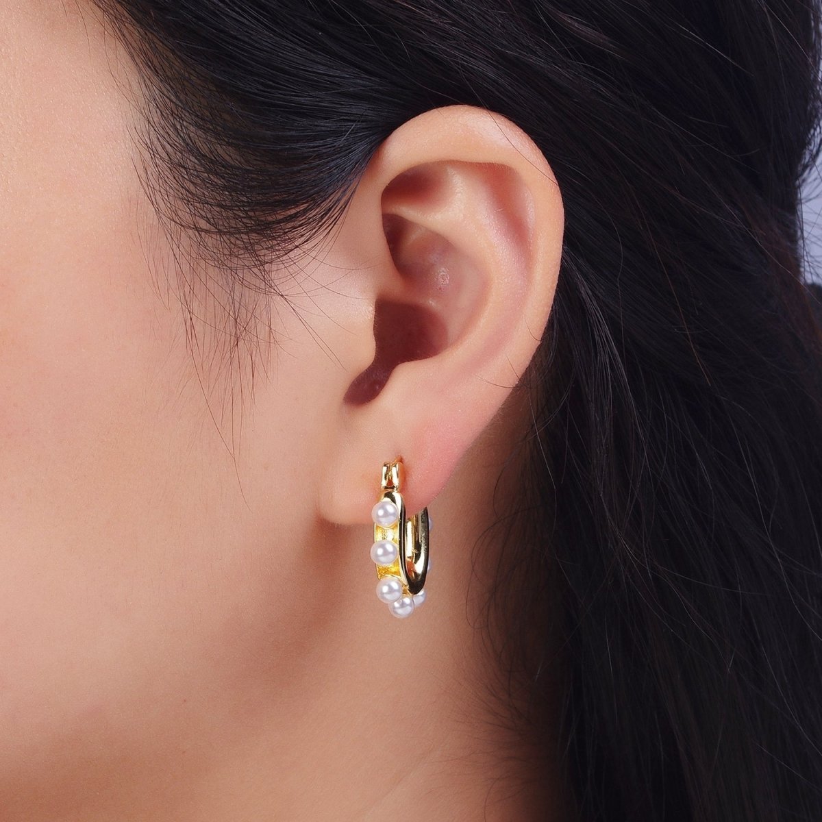 24K Gold Filled Round Pearl Lined 23.6mm U-Shaped Latch Earrings | Y-205 - DLUXCA