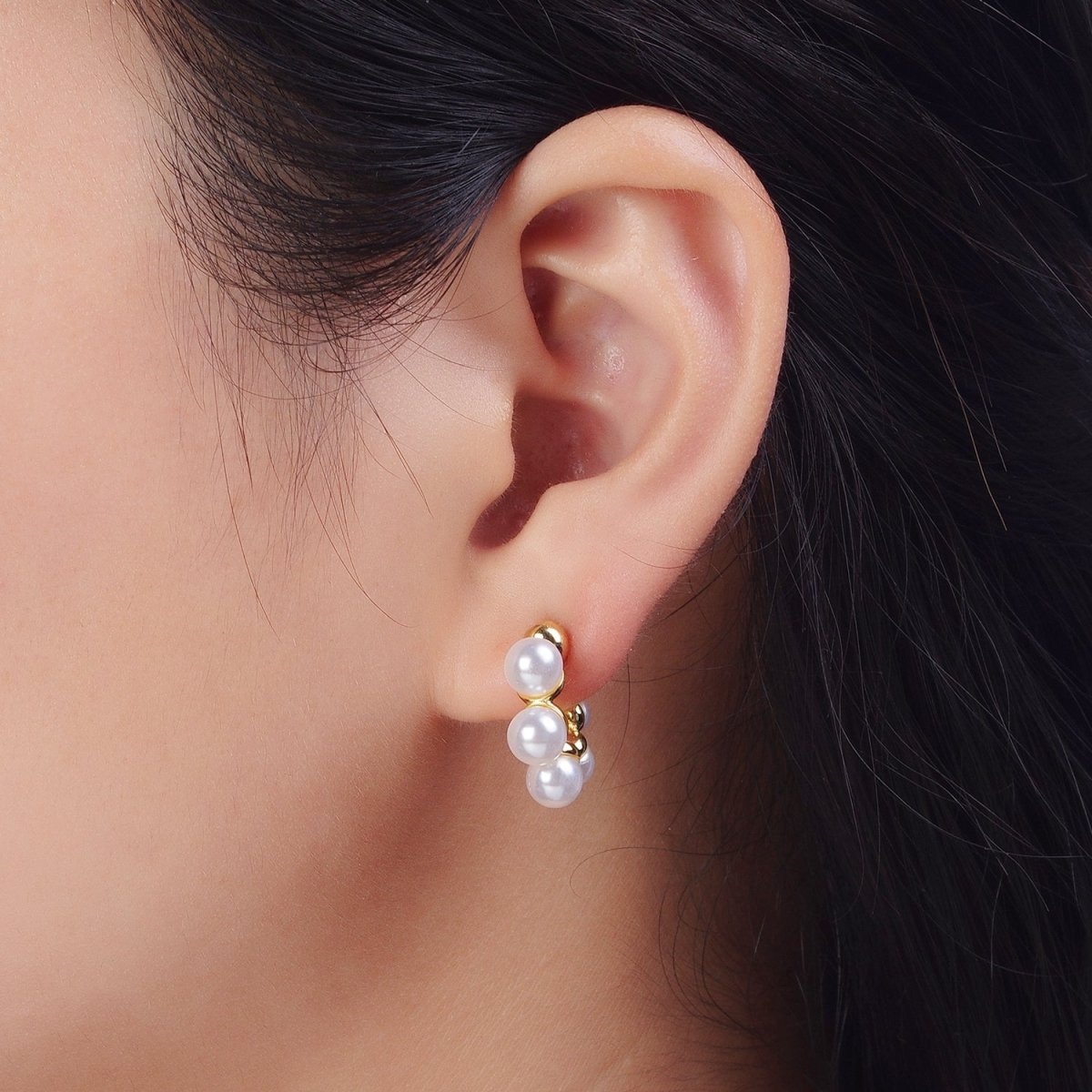 24K Gold Filled Round Pearl Lined C-Shaped 18mm Stud Earrings | Y-203 - DLUXCA